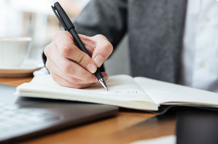 LIFE & BUSINESS STRATEGIST